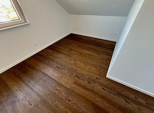 Dachzimmer mit Parkett